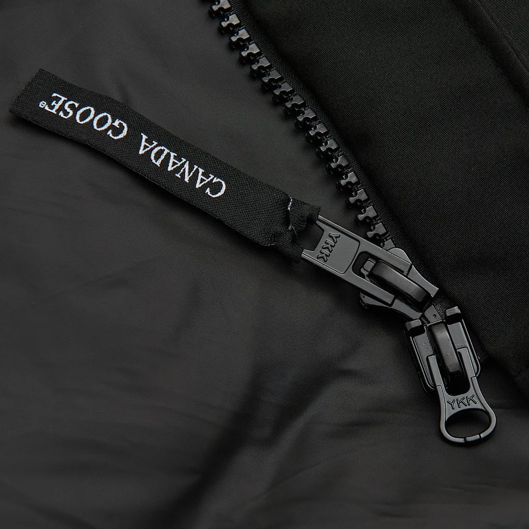 P360 Black] Canada Goose Canada Goose#Freestyle Crew 4154M Men’s and Women’s Vest Down# ➖ Genuine synchronous anti-counterfeiting chip sensor! ➖ Imported Behringer embroidery machine to customize 10,000-needle embroidery logo! ➖ Imported 21-count polyester-cotton blended original fabric, using Feather-Light 10D waterproof coating fabric, made of 84.5% polyester fiber and 15.5% cotton, 100% the best feel in the entire network! ➖ The genuine official website uses the national standard 80 white duck down, and will never be misled by false claims such as 90 down or goose down! ➖ 100% nylon nylon lining with double double-layer sealing design to prevent velvet from running away. Top-grade polar fleece is used in the collar and pockets to keep warm and comfortable! ➖ Yoshida YKK provides original custom-made electroplated sliders. YKK two-way lockable zippers are tight and smooth and will not peel off paint! ➖ 3M composite original Velcro is durable, and all accessories and hardware are disassembled and customized! ⛔No slander, no exaggeration, no need for too much copywriting, because it is focused, it is professional!  SIZE: XS S M L XL XXL